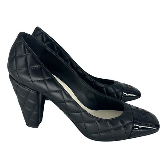 Chanel 2022 Quilted Interlocking Cap Toe CC Logo Pumps - Picture 4 of 13